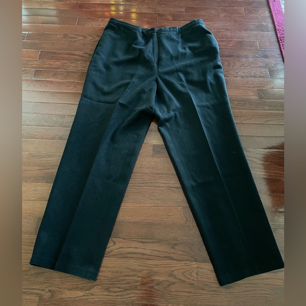 Women’s Plus Size Black Pants (possibly wool?),not sure size but I think 22/24